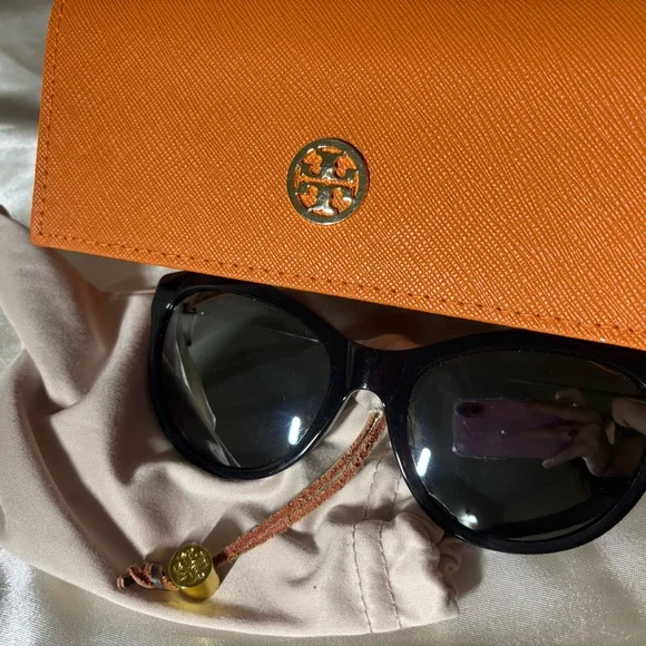 Tory Burch Black Sunglasses and Orange Wallet - Picture 1 of 2